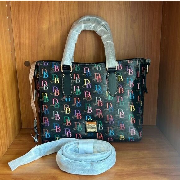 Dooney and bourke DB75 hand and cross body bag - Picture 1 of 12
